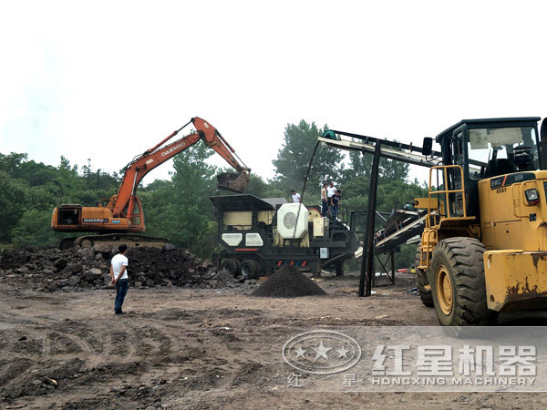 轉(zhuǎn)場靈活，移動自由的矸石移動破碎機