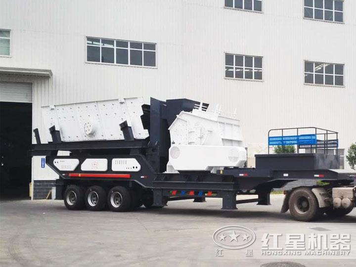 反擊破移動(dòng)破碎機(jī)、二段破碎粒度均勻，產(chǎn)量高
