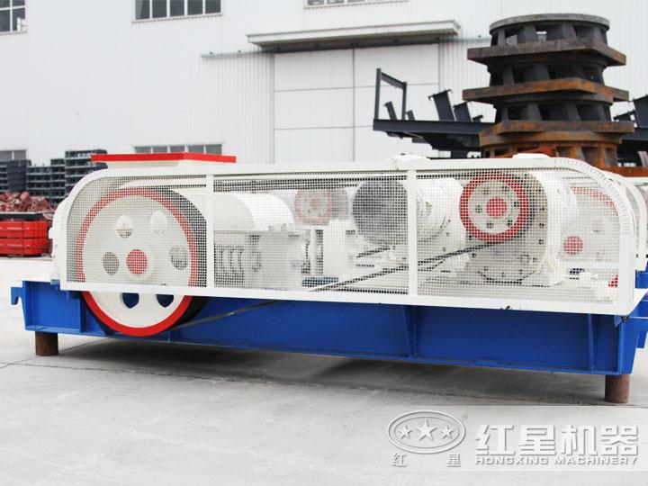 強(qiáng)力齒輥破碎機(jī)，體積小，破碎比大