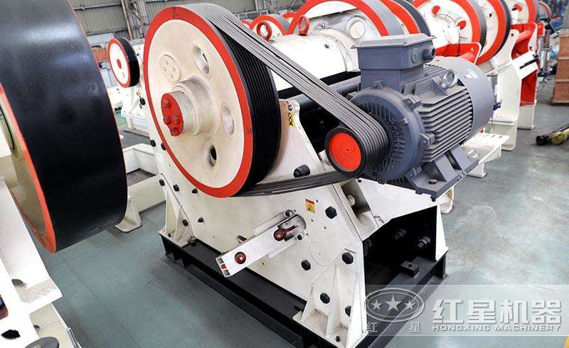 顎式破碎機(jī)，花崗巖粗碎加工處理