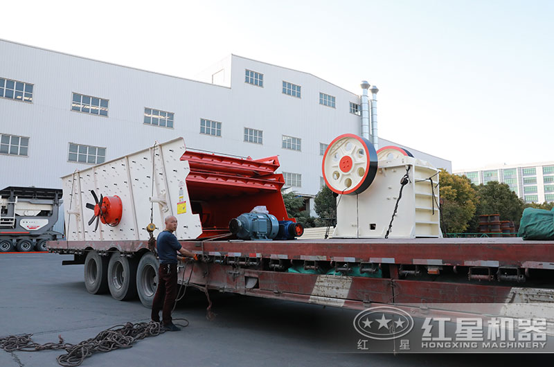 750破碎機設備裝車、發(fā)貨